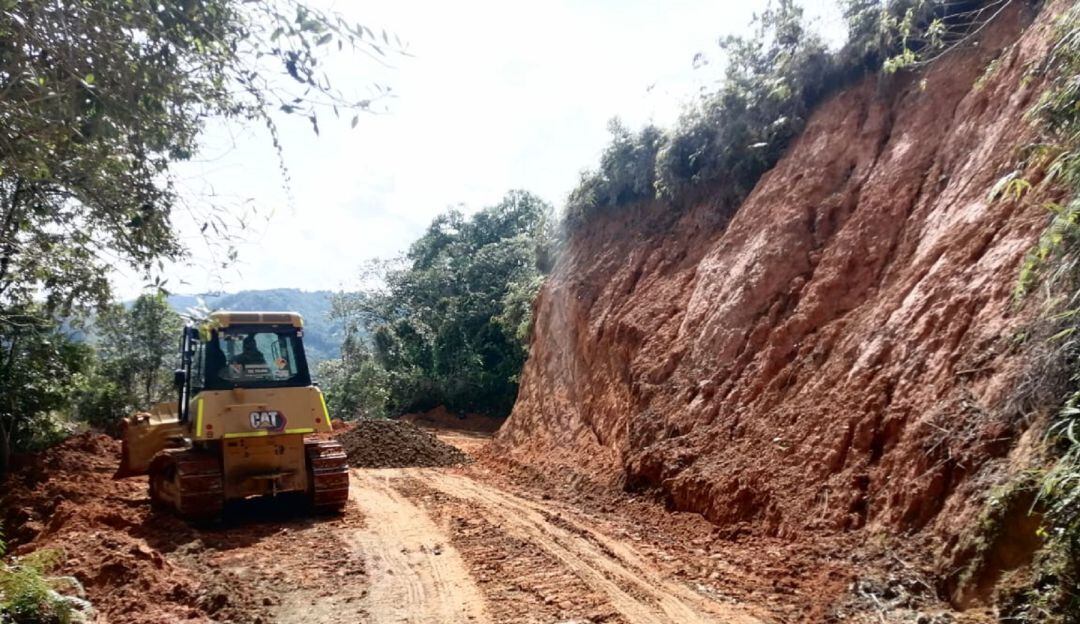 Sigue la atención de emergencia vial por el invierno en el Tolima
