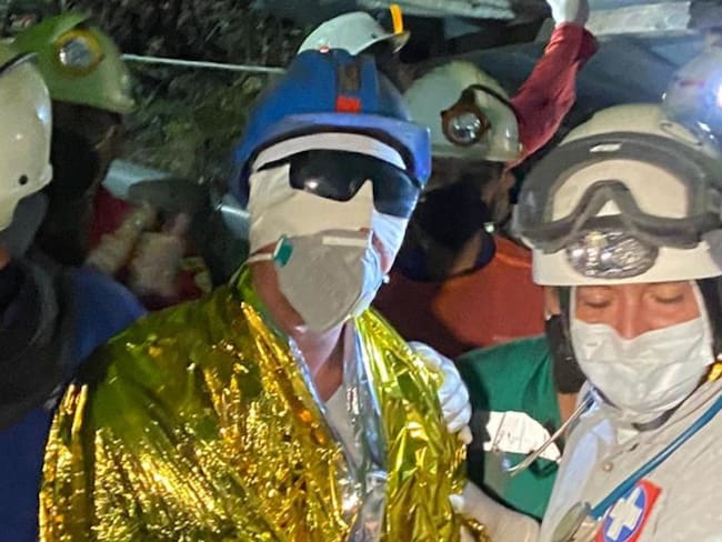 Mineros rescatados cuentas sus angustias y promesas tras cinco días atrapados