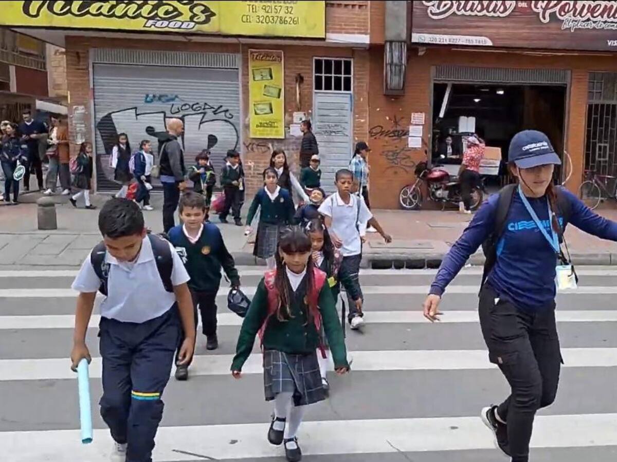 Iniciativas de movilidad escolar en Bogotá buscan ser replicadas en África