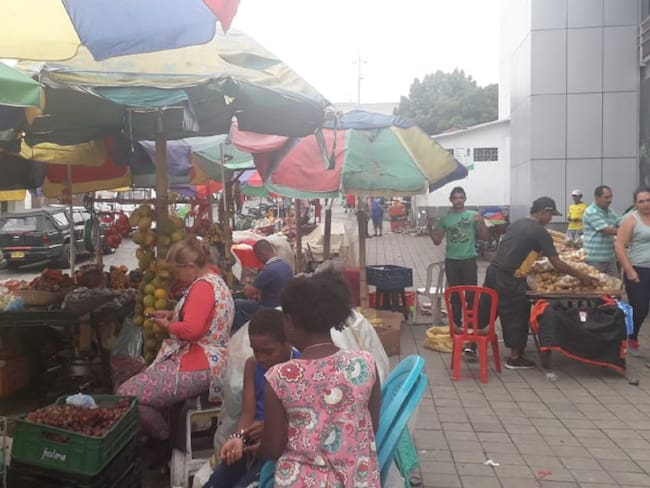 Vendedores de frutas y verduras de placita campesina volvieron a las calles