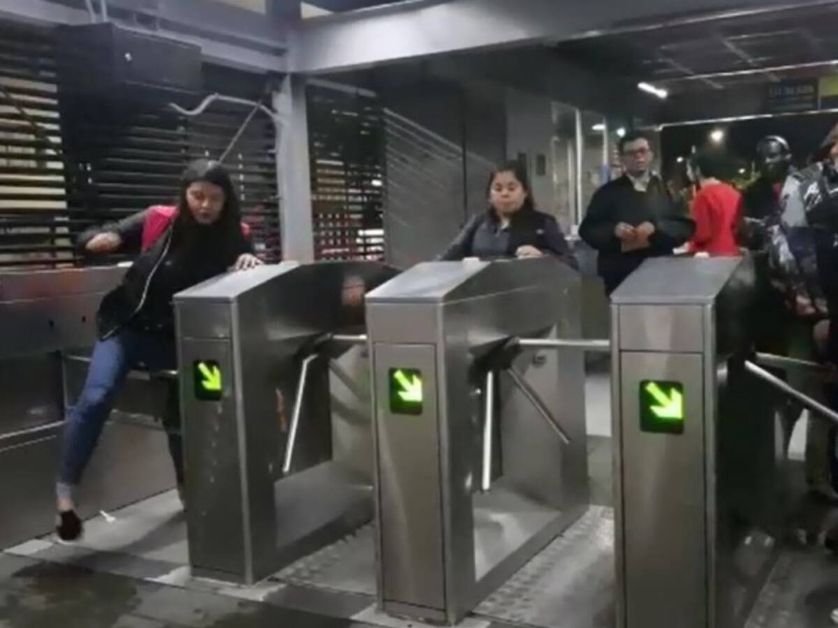 A Peñalosa le quedó grande el tema de colados en Transmilenio: concejal