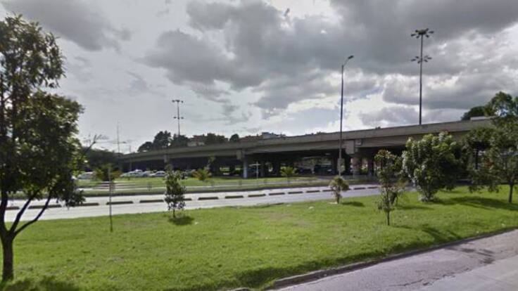 El puente en Bogotá que se llenó de huecos apenas lo inauguraron