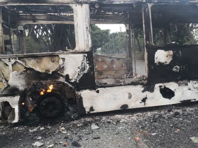 Ya son cerca de 20 los buses del Mío incinerados desde que se inició el Paro Nacional, el pasado 28 de abril.