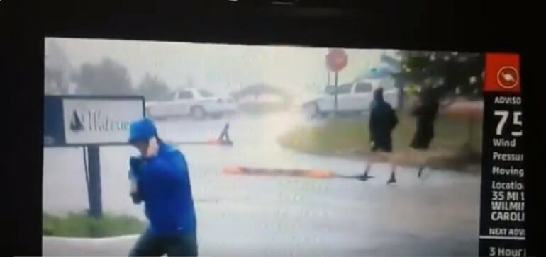 ¿Estaba fingiendo? Periodista es criticado en medio del huracán Florence