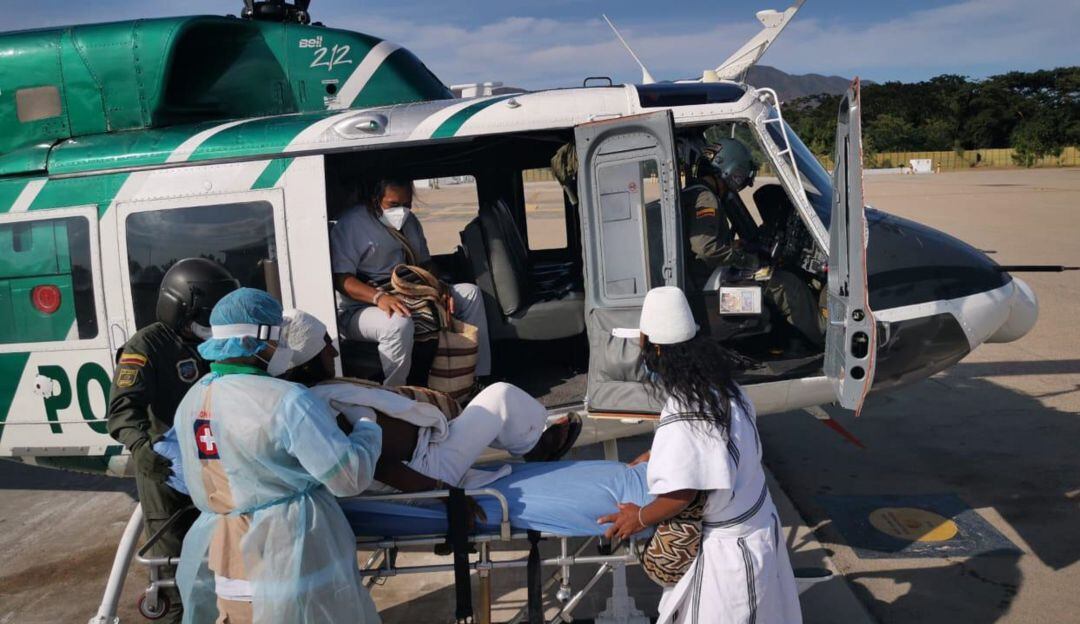 Evacuación del líder indígena. 