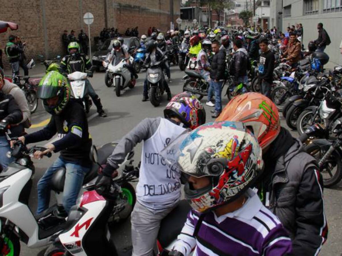 Con parrillero hombre en moto aumentaron delitos en Medellín: Alcaldía