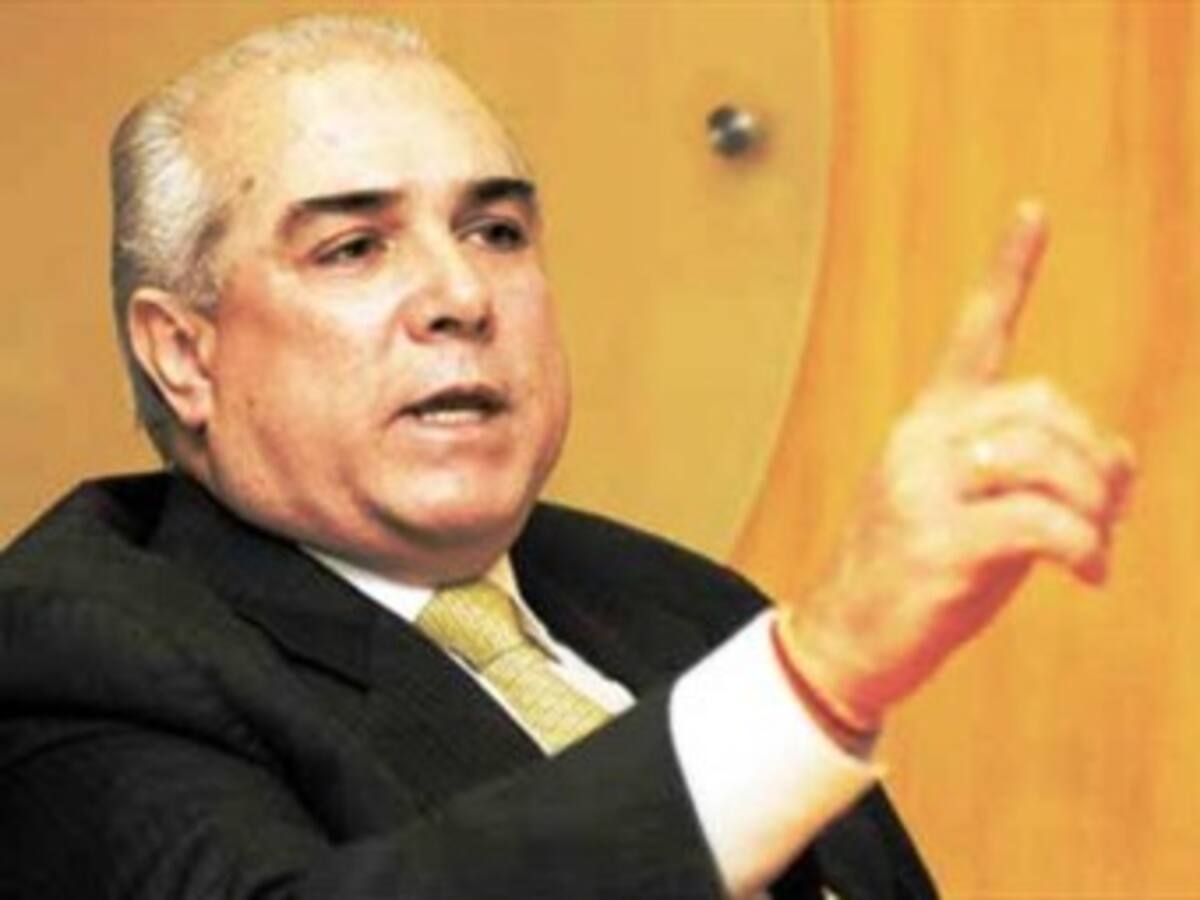 Renunció Jorge Visbal Martelo a la embajada en Perú tras orden de captura por ‘parapolítica’