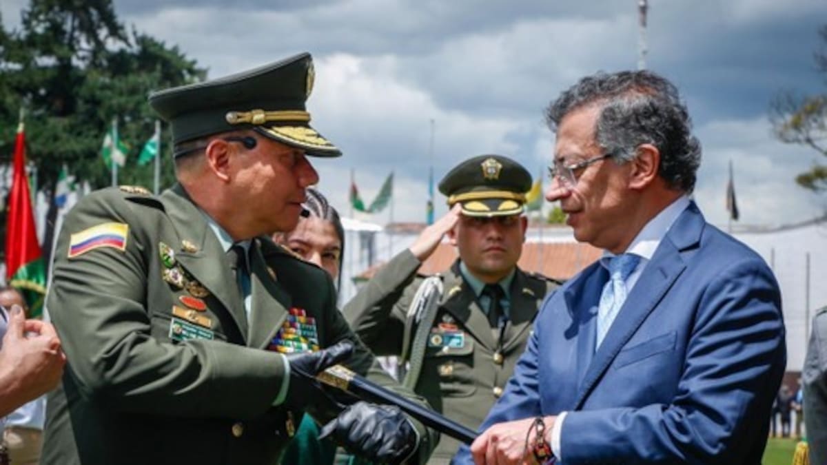 Director de Policía defiende traslados y aclara que retiro del general Urrego fue decisión de Petro