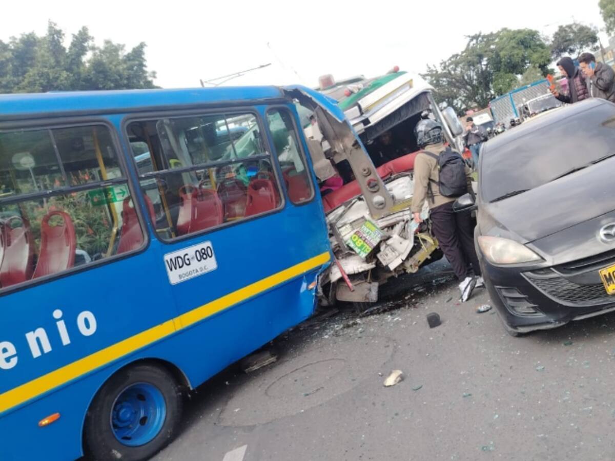 Grave accidente en Bogotá: choque de buses en la Boyacá con Primera de Mayo congestiona la movilidad