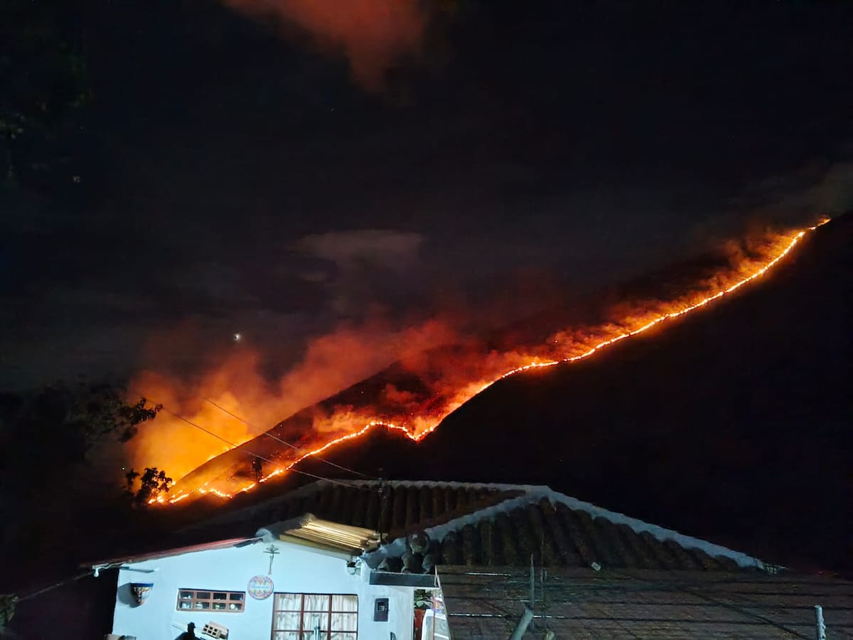 Incendio avanza en Chíquiza y afecta zona boscosa del Santuario de Iguaque
