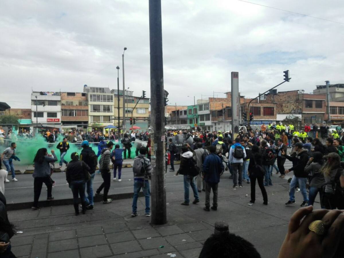 Hasta el lugar llegaron las autoridades para intentar disuadir la manifestación que mantuvo bloqueada la operación en la Avenida de Las Américas.