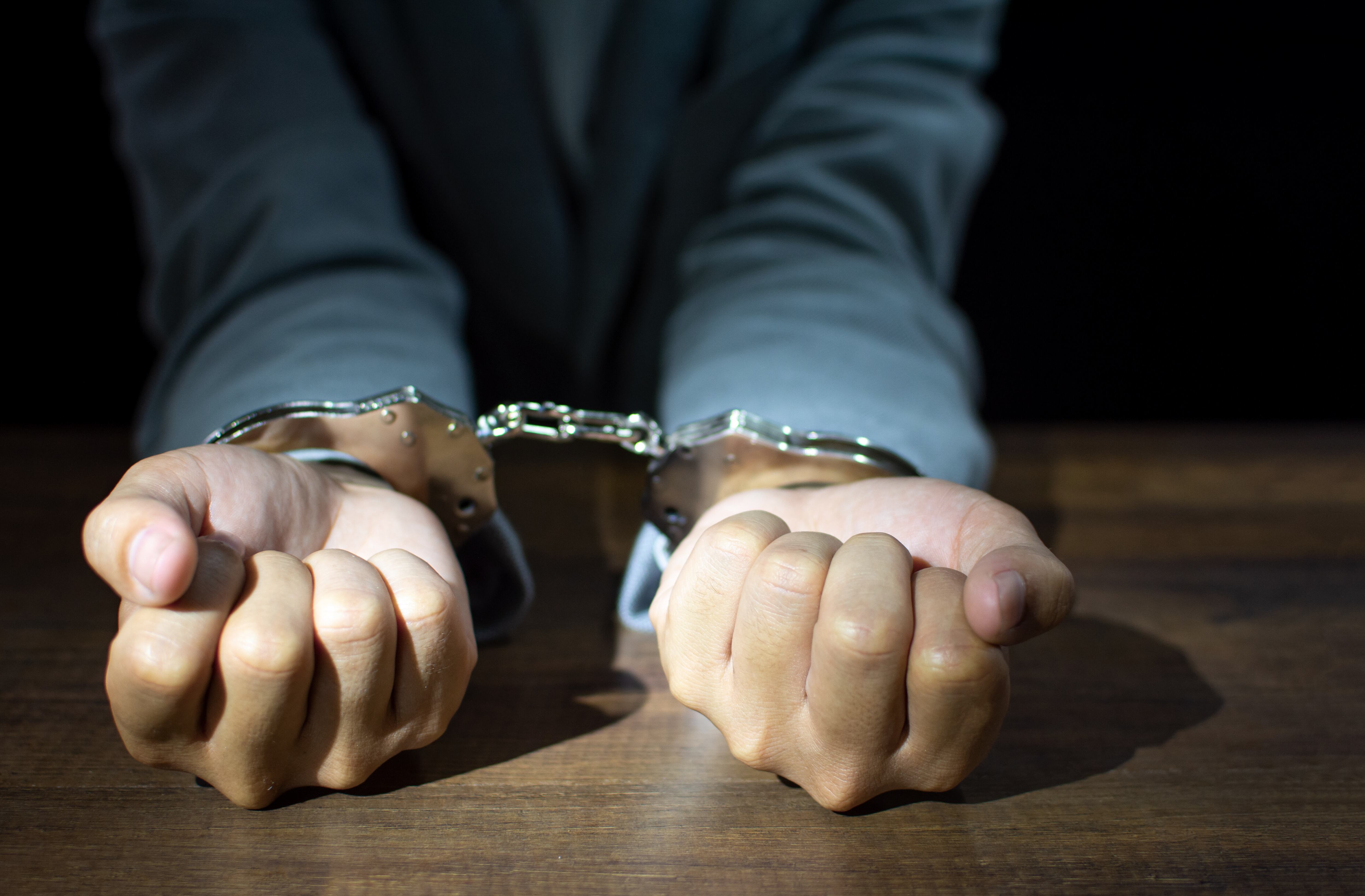 Businessman arrested for fraud to the state. Imagen tomada de Getty Imagenes (Crédito: seksan Mongkhonkhamsao)