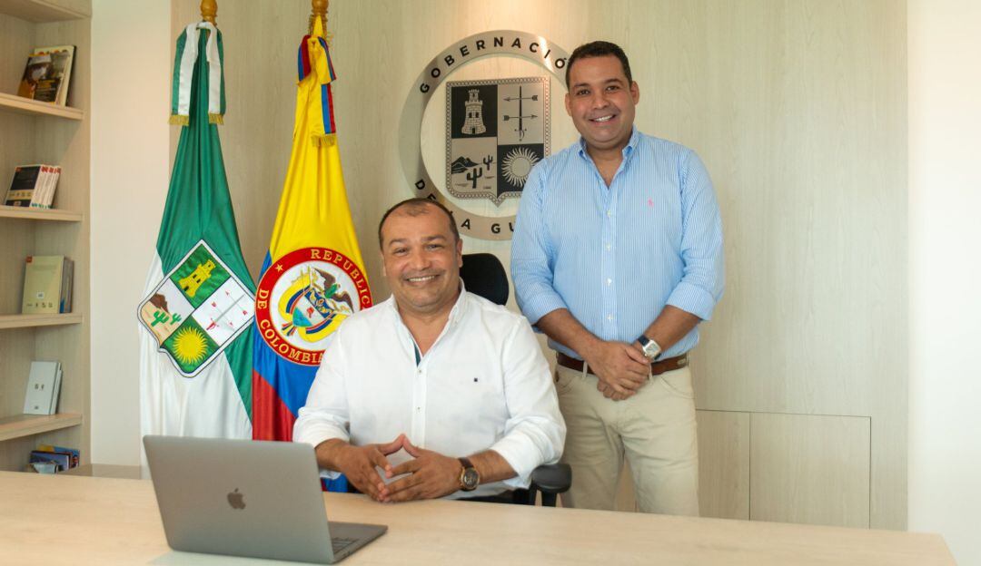 José Jaime Vega gobernador encargado (izquierda) y Nemesio Roys, exgobernador (derecha)