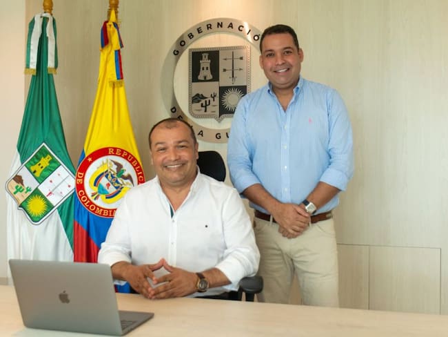 José Jaime Vega gobernador encargado (izquierda) y Nemesio Roys, exgobernador (derecha)