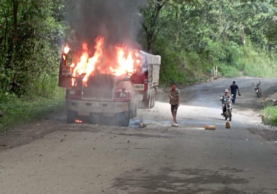 Tractomula quemada en Norte de Santander. Foto archivo referencia