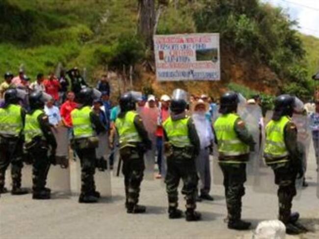 Protestas campesinas terminaron en enfrentamientos con la Policía en Santander