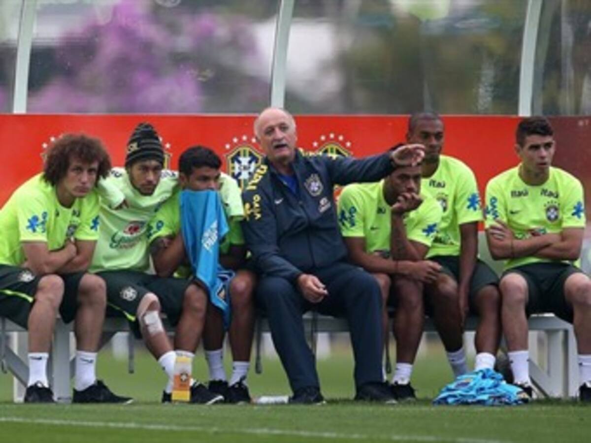 Brasil pelea con fantasmas del pasado y mitos vivientes: Iván Mejía