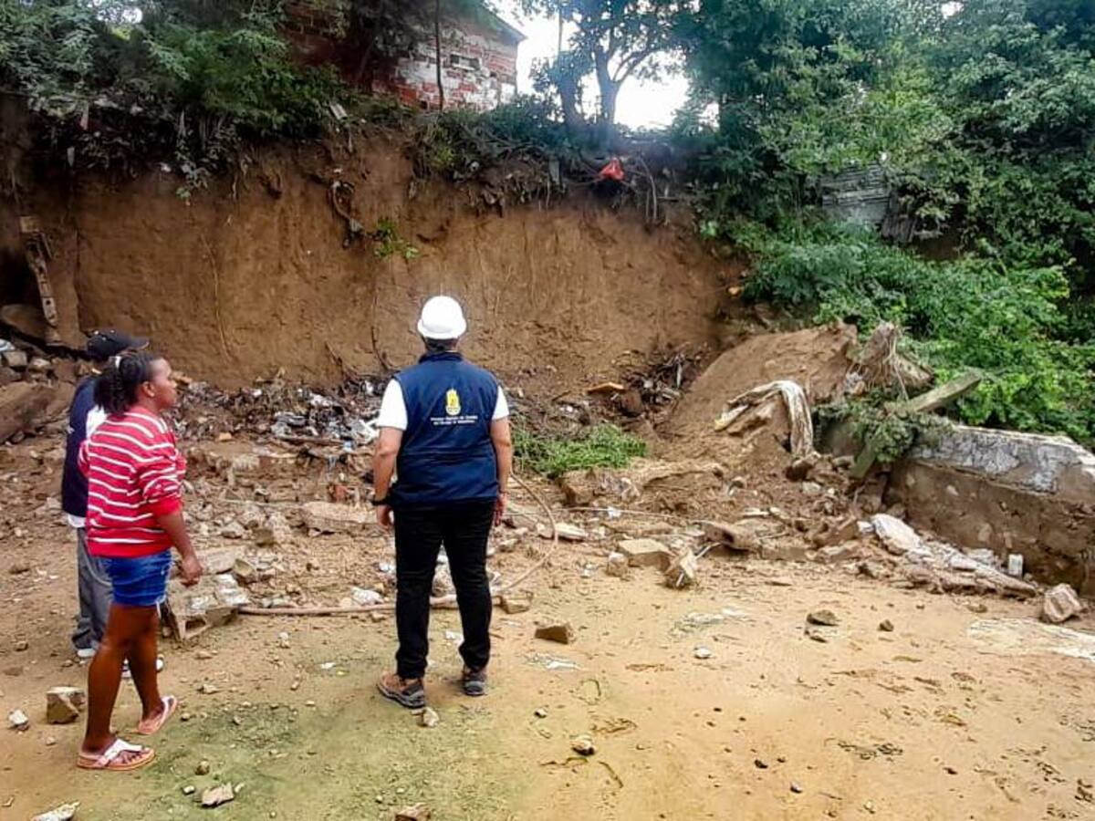 Paso de onda tropical 27 genera inundaciones, deslizamientos y árboles caídos en Cartagena