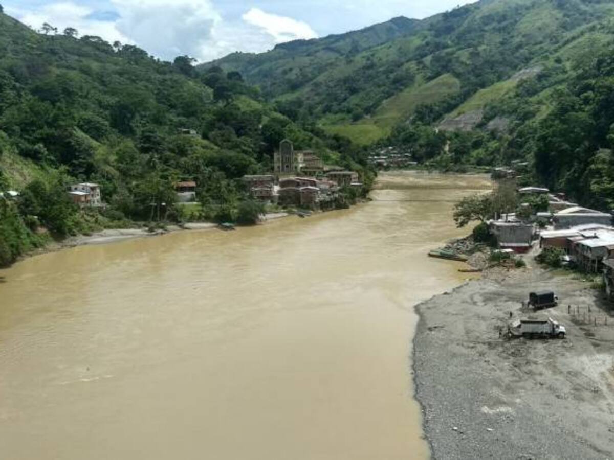 Comunidad en Puerto Valdivia eleva alertas por emergencia en Hidroituango