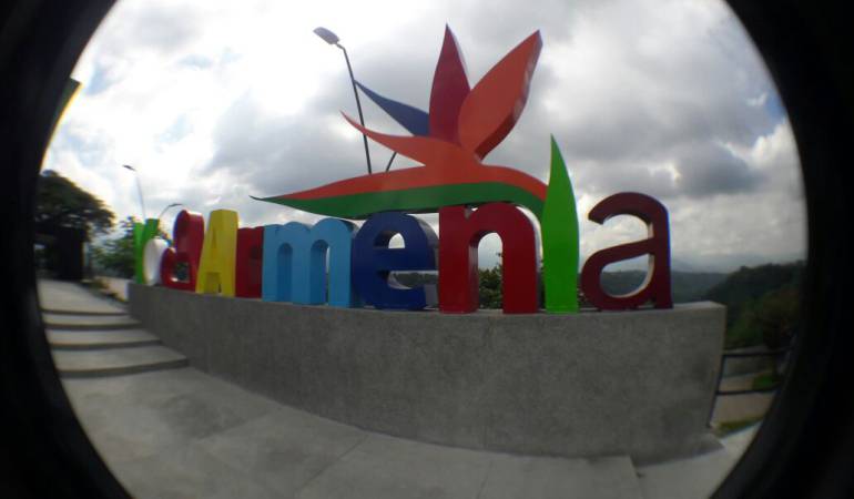 Letrero Yo Amo Armenia ubicado en el mirado de La Secreta