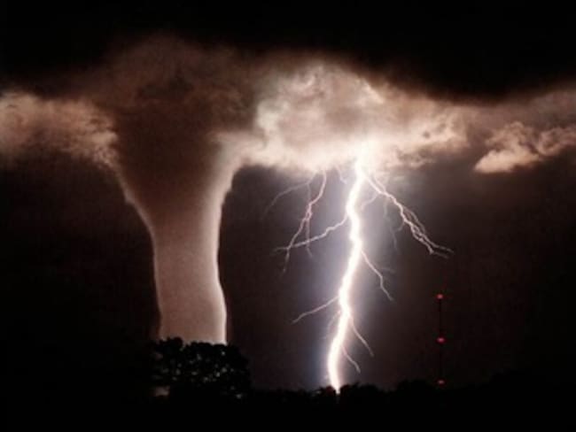 Tornado mata a tres personas en Arkansas