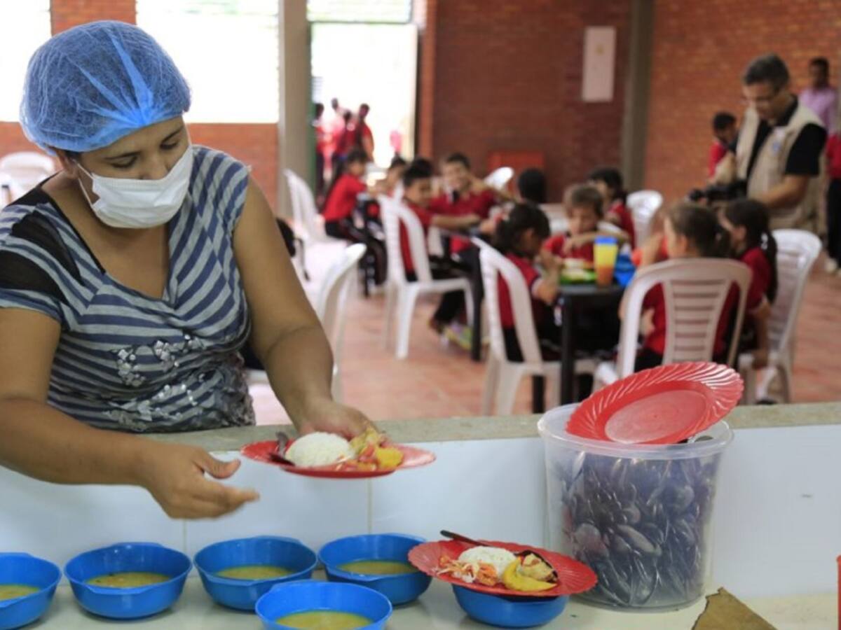 Operador empezará a cancelar salarios a manipuladoras del PAE