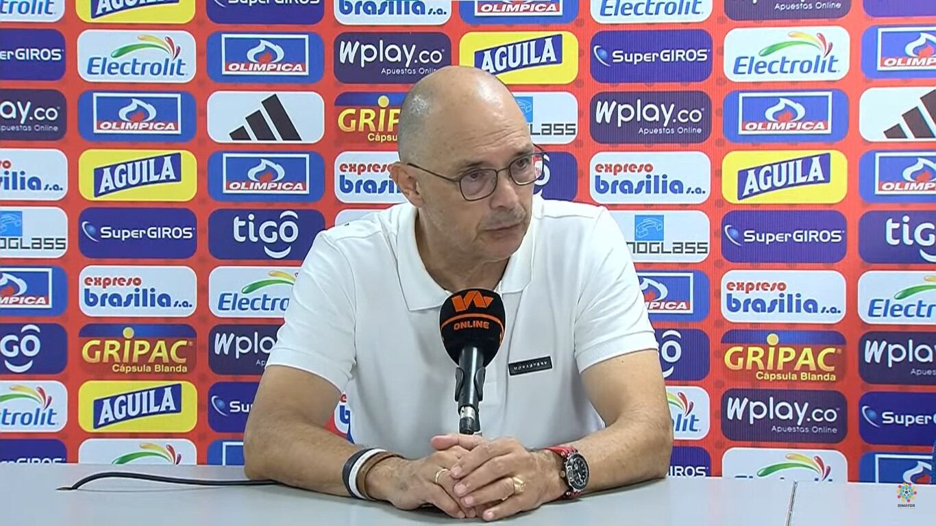 Alfredo Arias y sus reacciones en la derrota ante Junior / Foto: Captura Dimayor