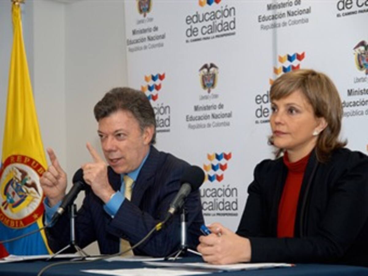 Santos presentó programa de las 100.000 becas para los colombianos