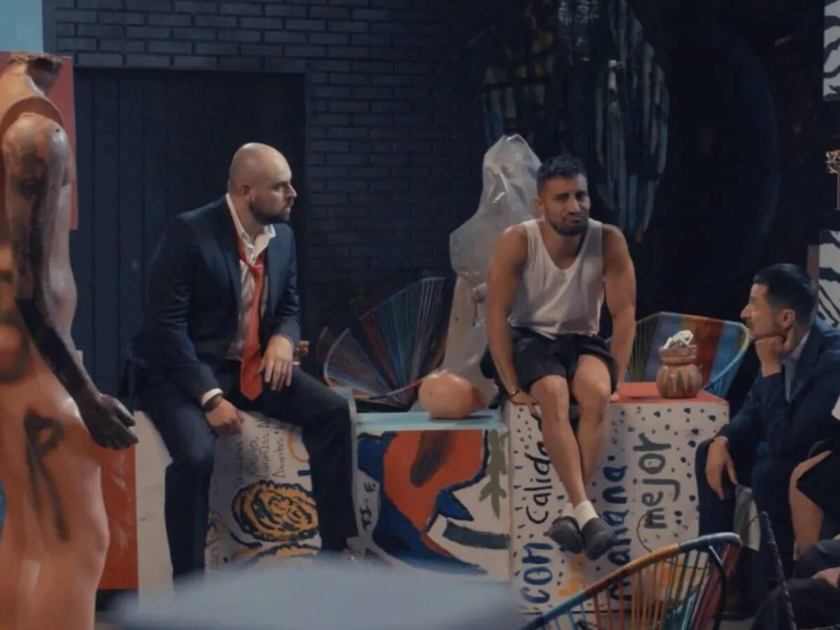 Con un humor absurdo y situaciones inverosímiles se estrena “Los de la culpa”