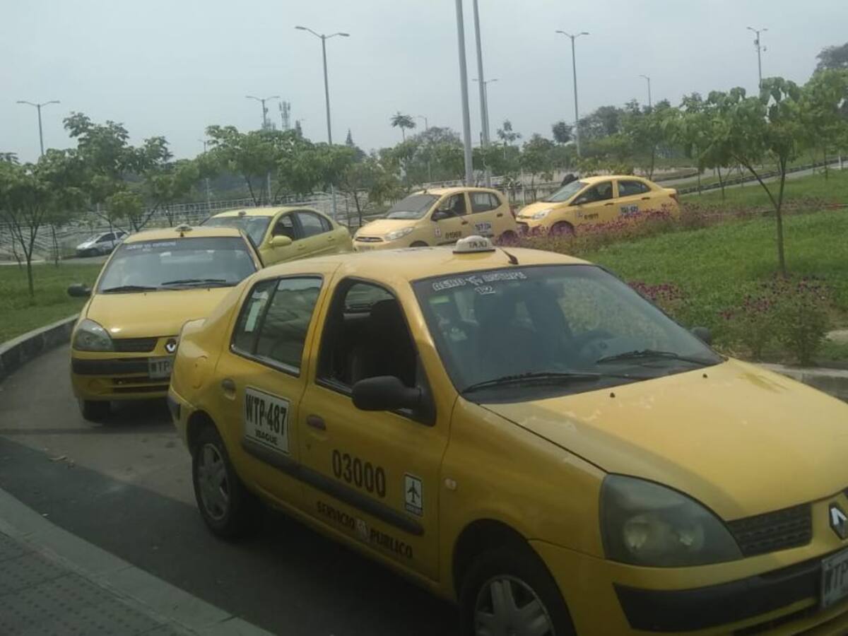 En cuidados intensivos taxistas que prestan servicio en el aeropuerto