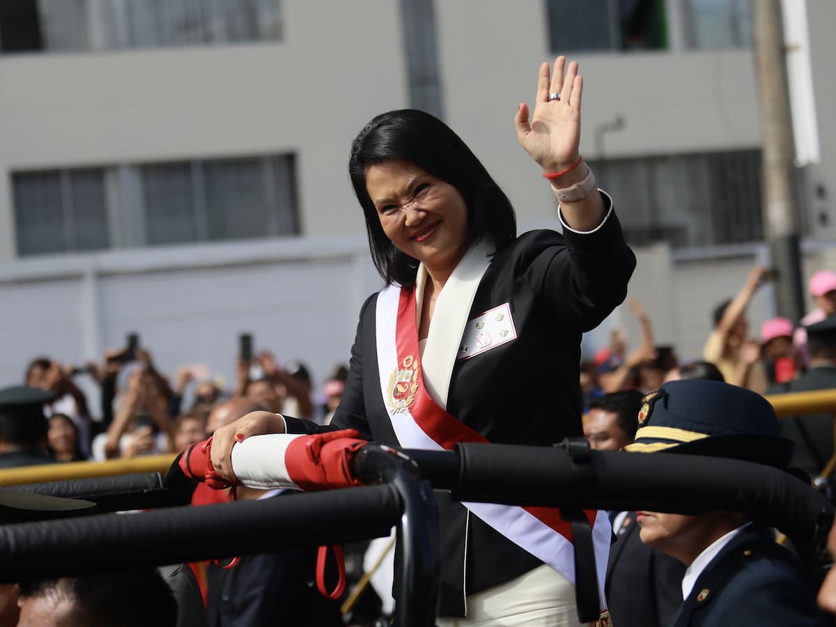Perú: ministros del gobierno Fujimori anuncian aumento salarial y medidas de seguridad