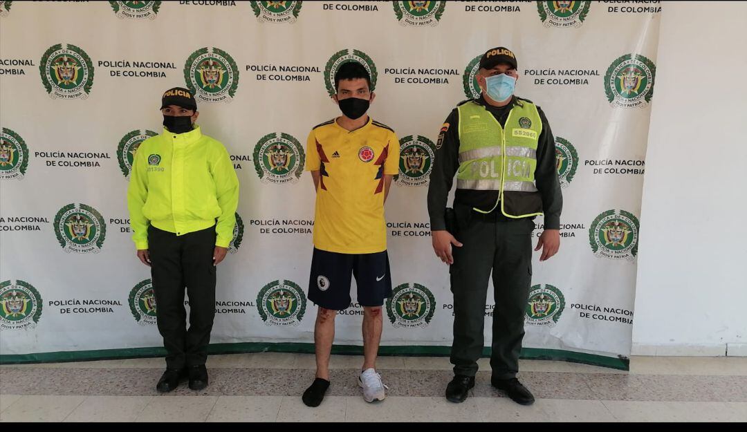 Abusaba de una menor de 5 años de edad   
 