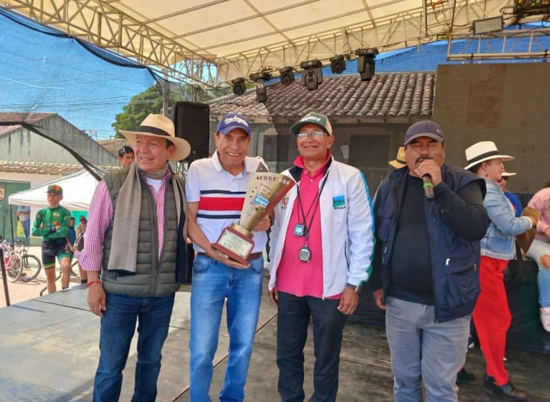 El alcalde de Cucaita, Marcos Daniel Borda (Izq), tenía una amistad de más de 20 años con Rafael Antonio Niño Munévar / Foto: Suministrada.
