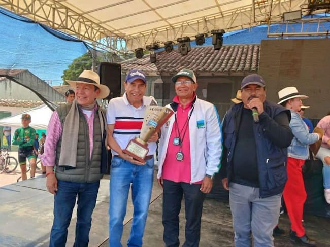 El alcalde de Cucaita, Marcos Daniel Borda (Izq), tenía una amistad de más de 20 años con Rafael Antonio Niño Munévar / Foto: Suministrada.