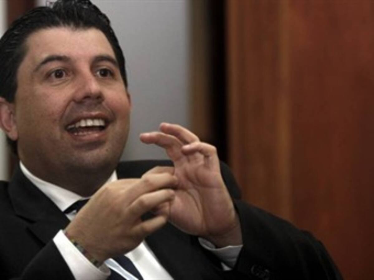 Destituyen e inhabilitan a exdirector de Estupefacientes Omar Figueroa