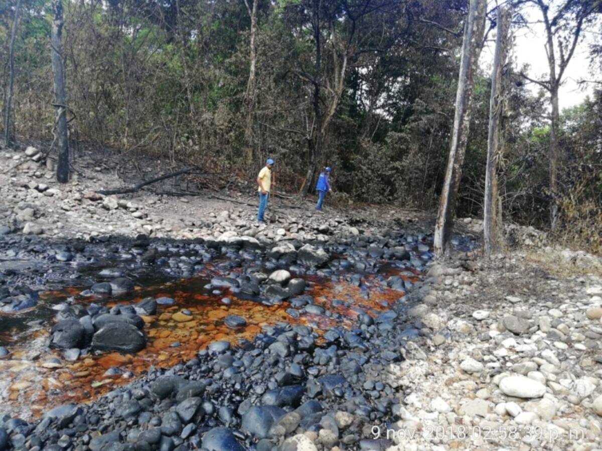 Construyen dique de mil metros tras atentado a oleoducto en Boyacá