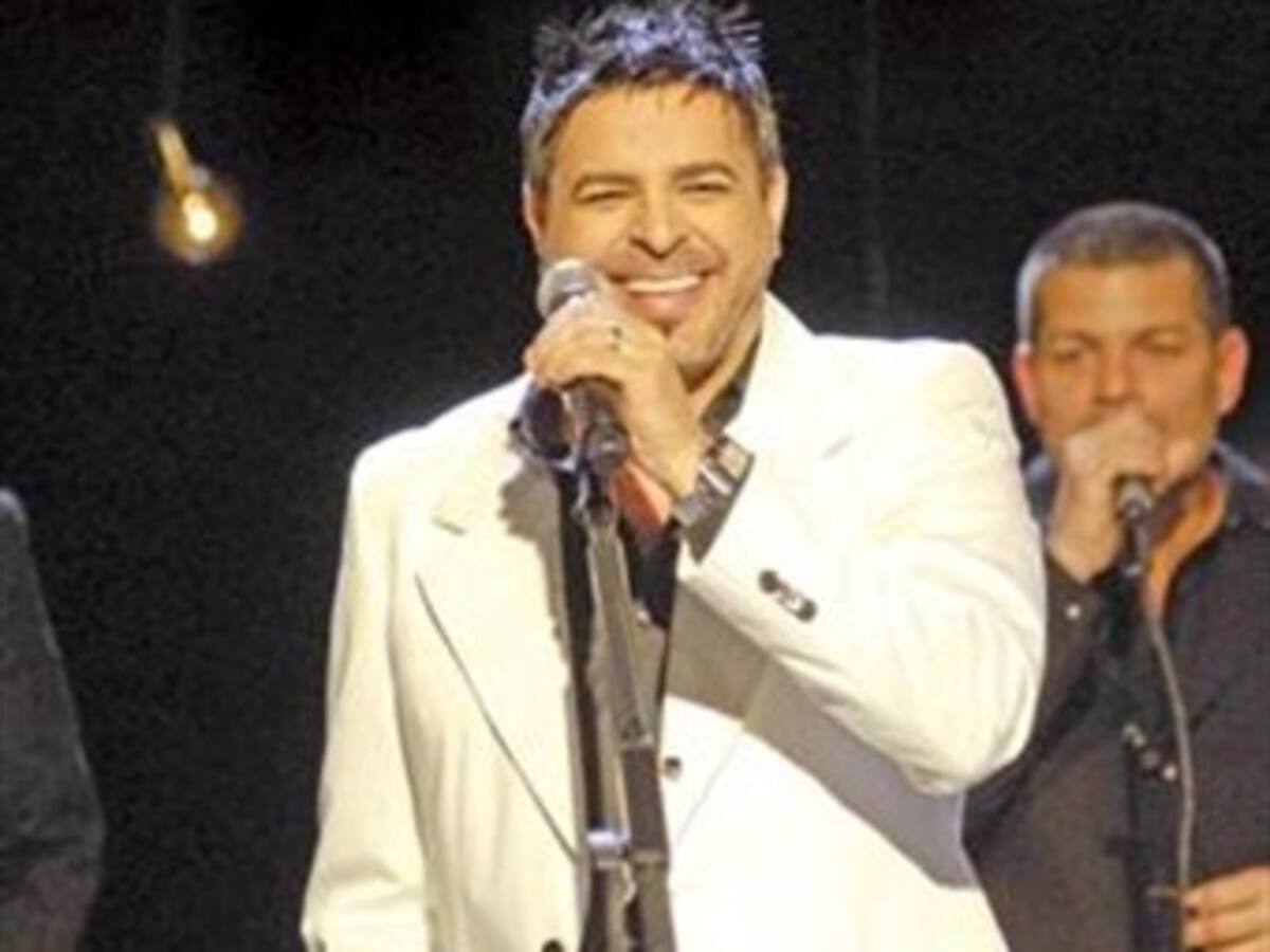 Reconocen labor humanitaria del cantante Luis Enrique en favor de los niños