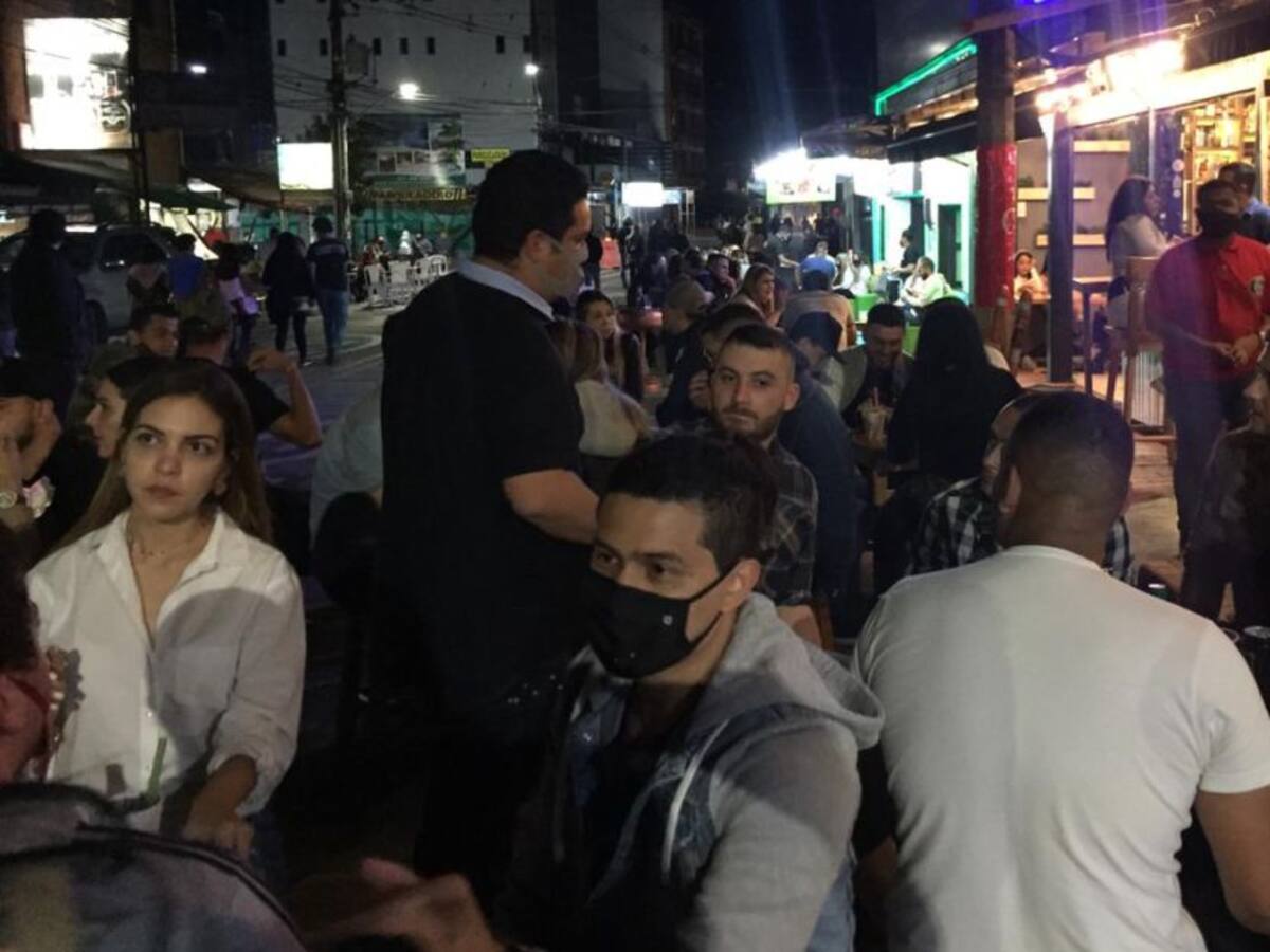 Ordenan guardar mesas en espacio peatonal de San Antonio de Pereira