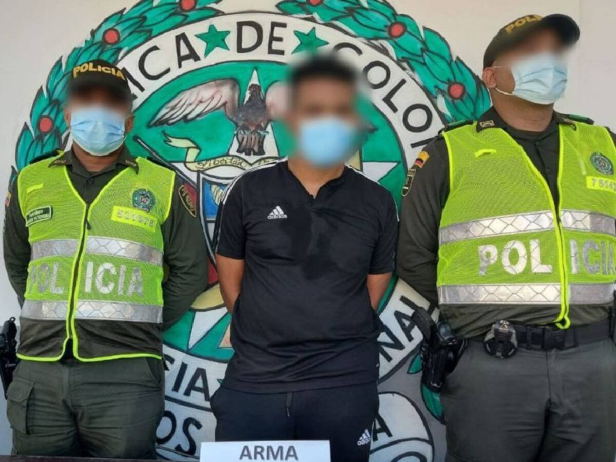 Capturaron a ‘Lucho’ cuando iba en un vehículo con un revólver en Cartagena