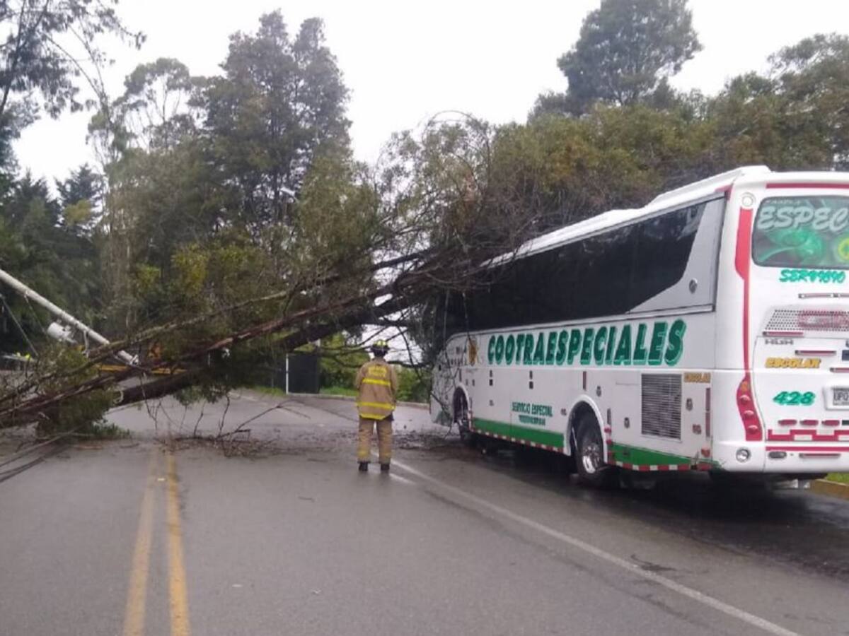 Reabren la vía al aeropuerto de Rionegro, estuvo cerrada varias horas