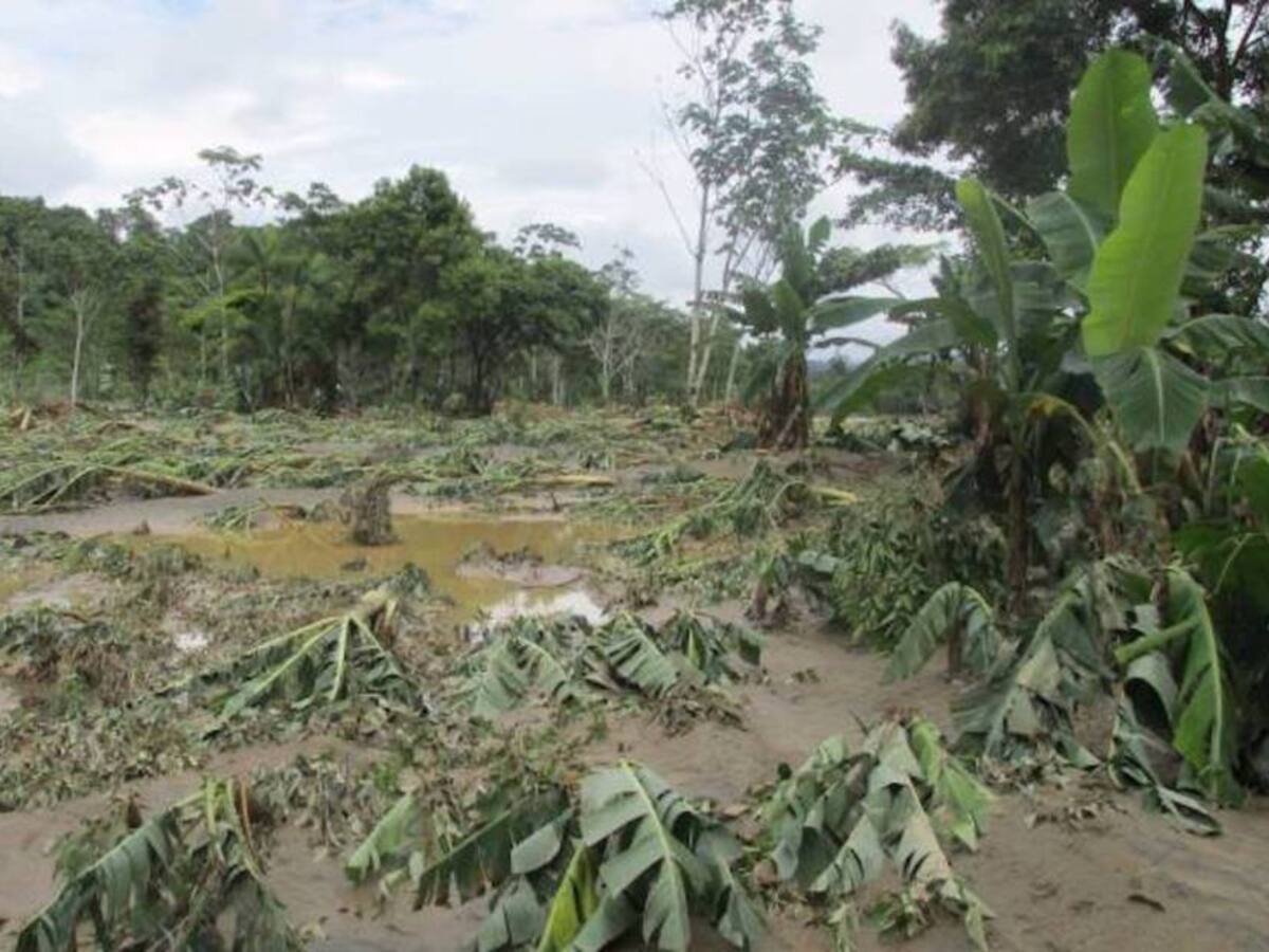 Bloquean dos vías en el Urabá para exigir acciones antes las emergencias por lluvias
