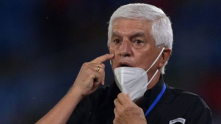 Julio Comesaña, técnico del DIM, en El Alargue