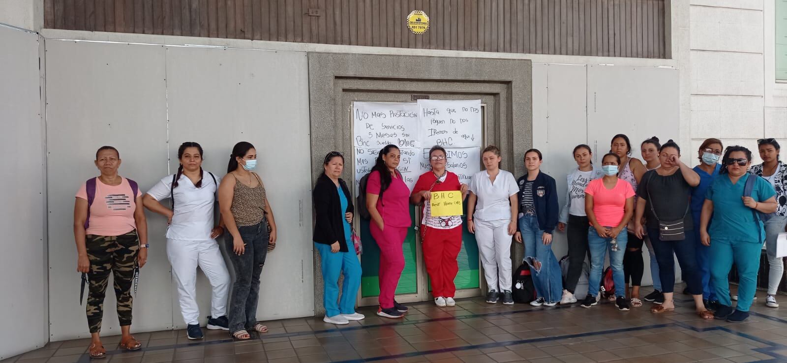 Cuidan enfermos y hace cinco meses no reciben salarios