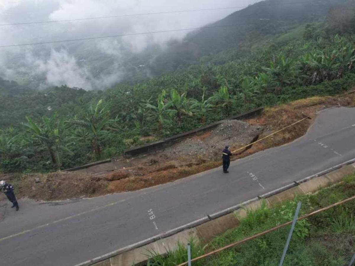 Deslizamientos de tierra han bloqueado vías y afectado viviendas en San José en Caldas