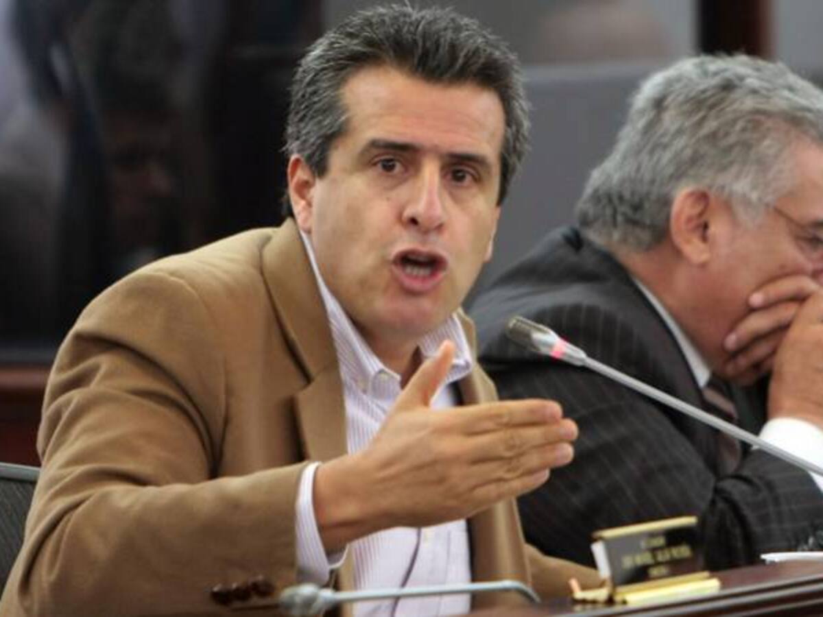 Diálogos de paz con ELN deben estar acompañados de gestos: Congreso
