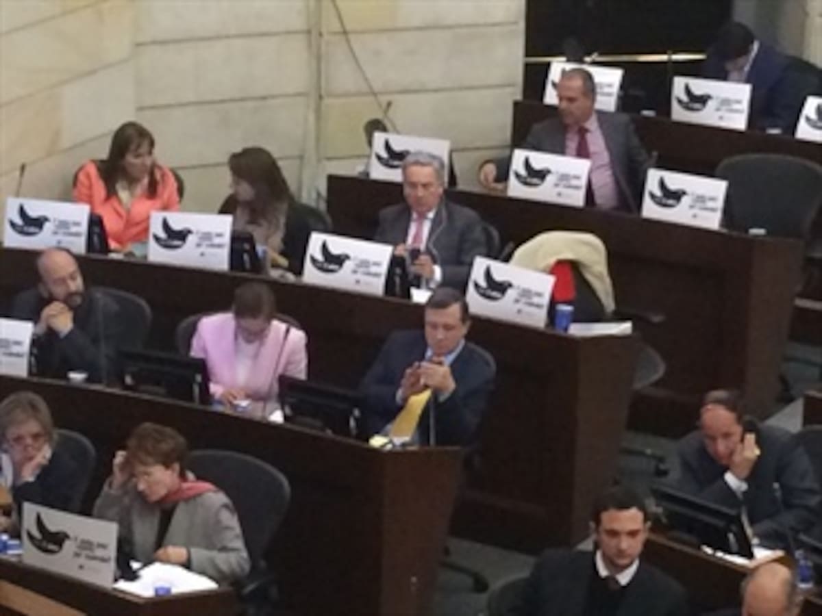 Mockus debe aclarar la verdadera intención de su marcha: uribistas