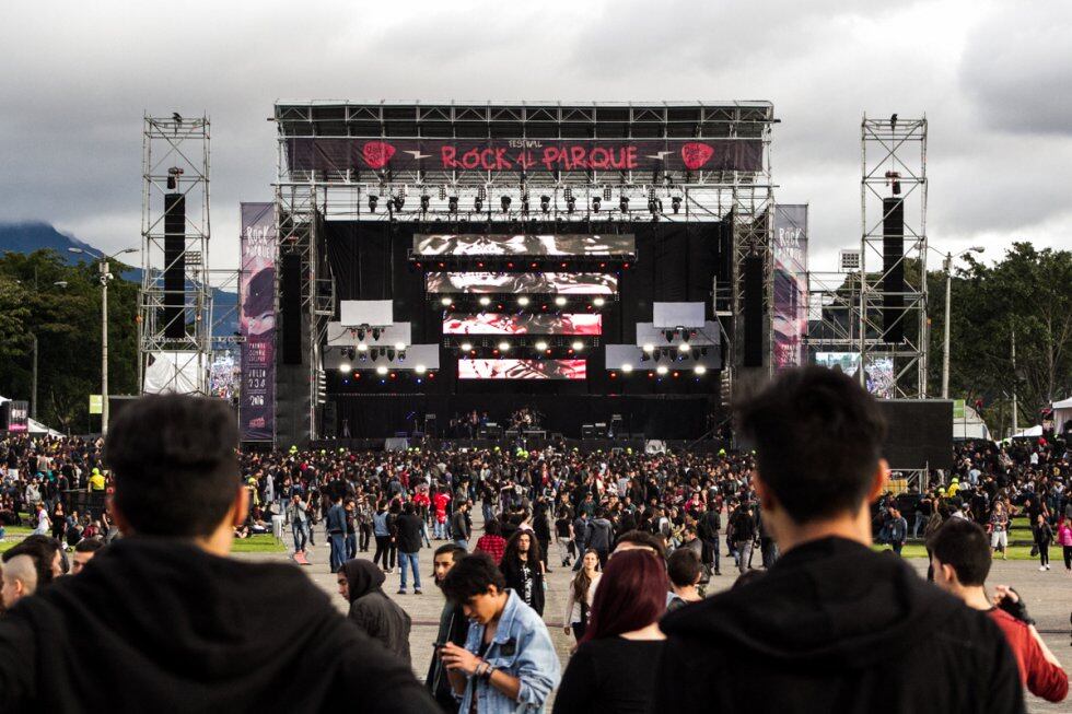 Los asistentes a Rock al Parque eligen lo mejor de su ropero para asistir al festival a disfrutar de la música. Esto es lo que se ve entre los asistentes.