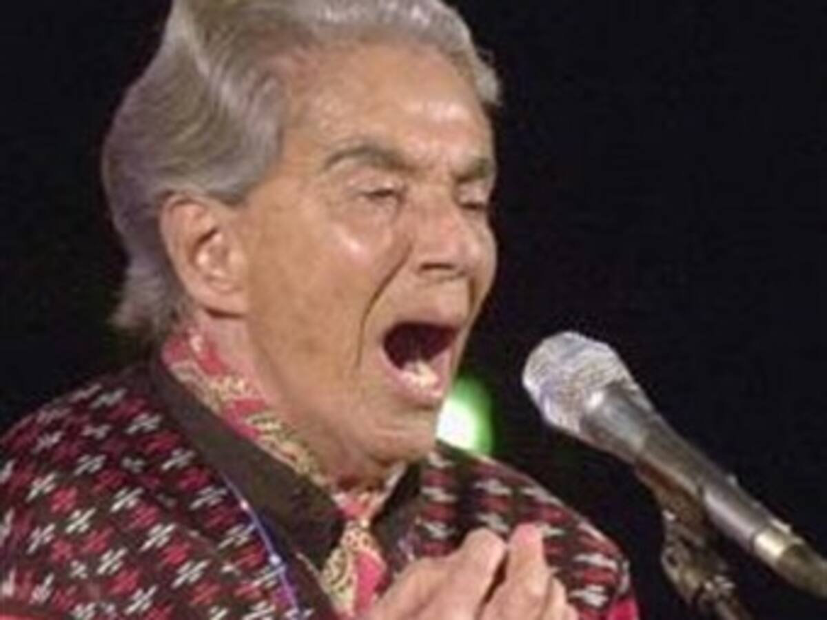 Chavela Vargas, deseando comer chistorra, sigue recuperándose en el hospital