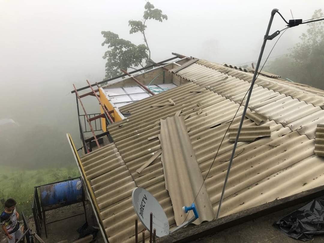 El vendaval en el municipio de San Pablo de Borbur, Boyacá, dejó afectaciones en techos de varias viviendas / Foto. Suministrada.