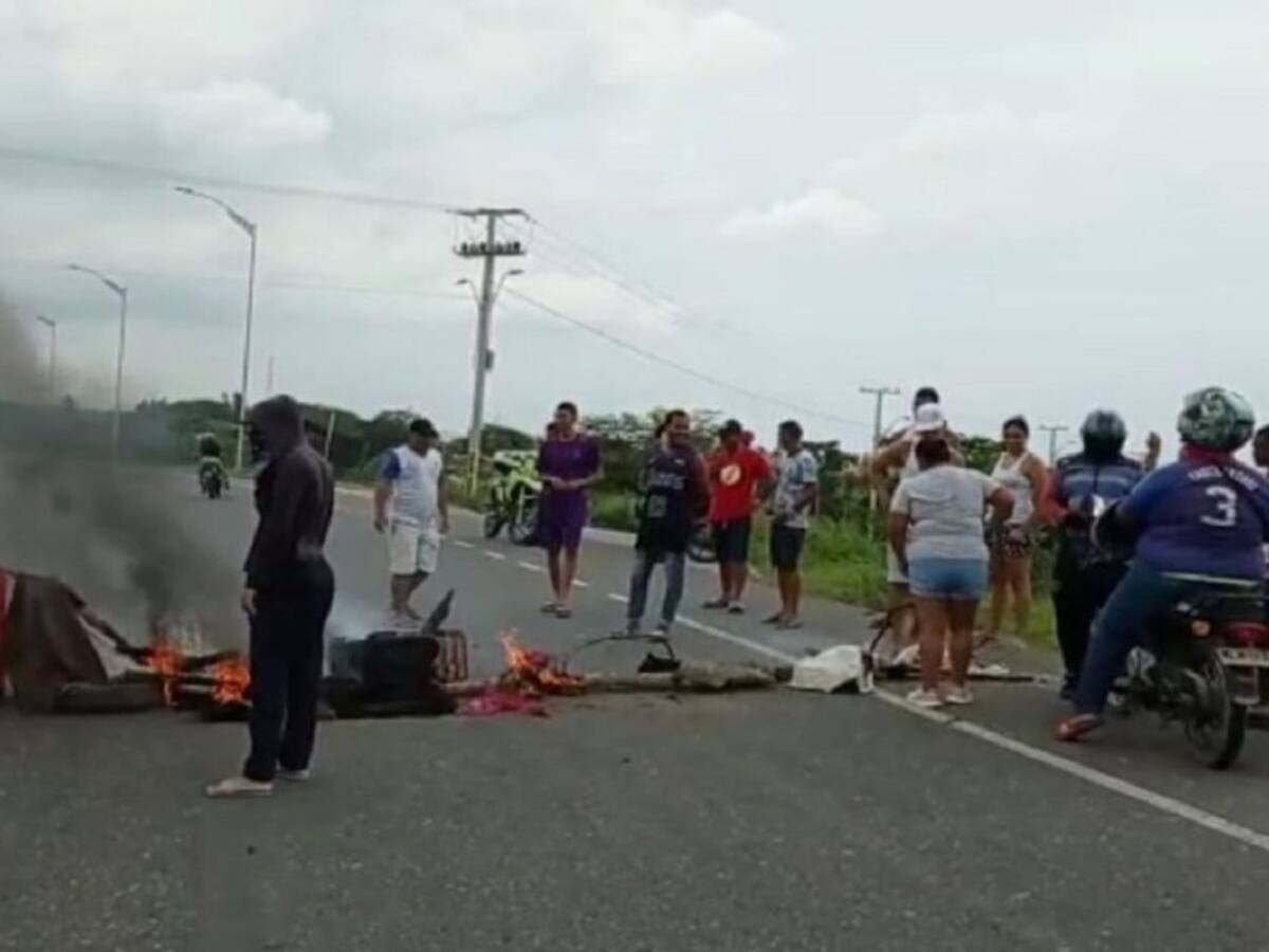Manifestantes bloquean vía la Cordialidad entre Barranquilla y Galapa